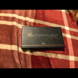 Elsie The Minimalist eyeshadow palette